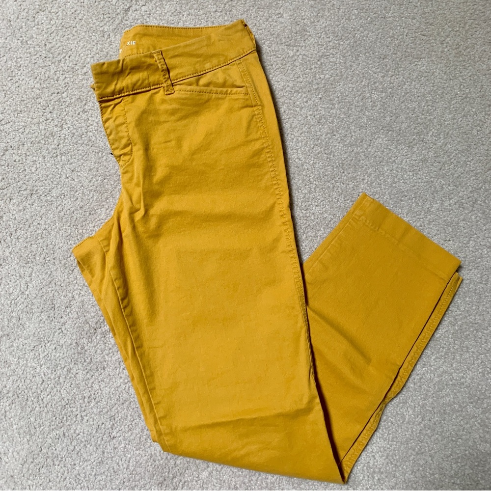 Old Navy yellow pixie chino pants